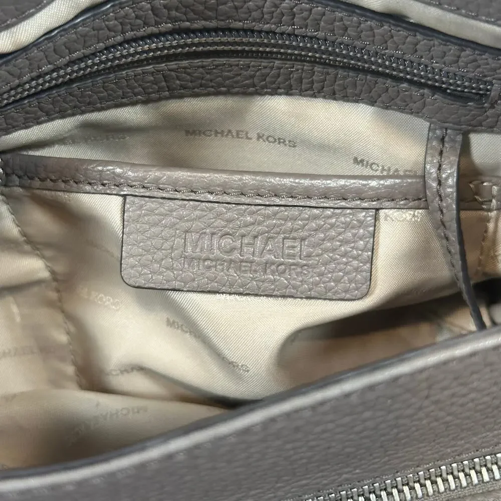 Michael Kors Jet Set Large Leather Shoulder Bag In Cinder